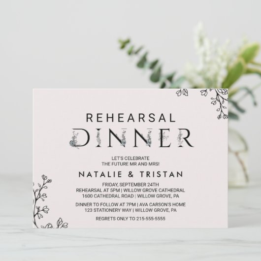 Floral Typography Rehearsal Dinner Kaart (Staand voorkant)