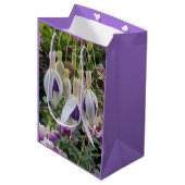 Floral van Paarse en witte Fuchsia Medium Cadeauzakje (Voorkant Gekanteld)