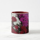 Floral van witte, roze en rode dianthus mok (Midden)