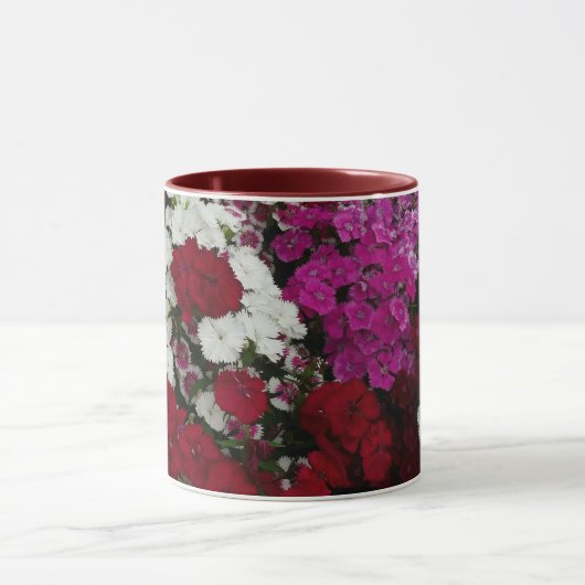 Floral van witte, roze en rode dianthus mok (Midden)