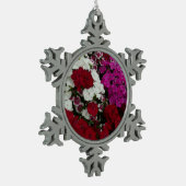 Floral van witte, roze en rode dianthus tin sneeuwvlok ornament (Links)