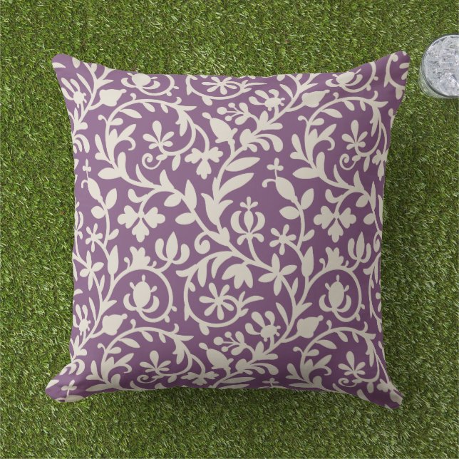 Floral Vine Pattern | Plum Paars en Beige Buitenkussen (Gras)