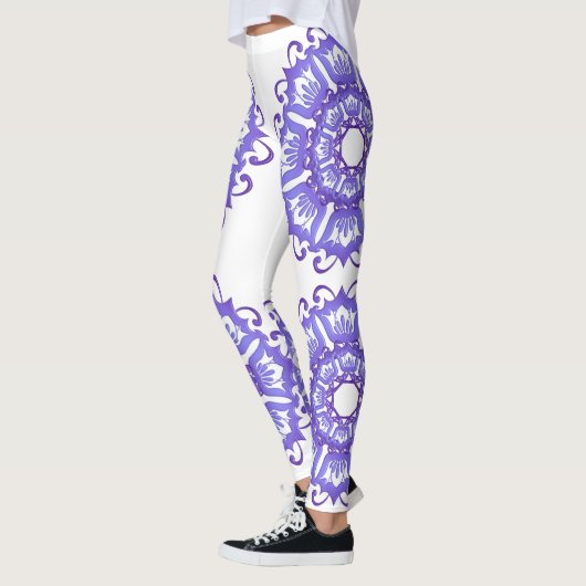 Floral violet mandala. leggings (Links)