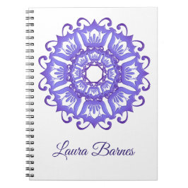 Floral violet mandala. Naam. Notitieboek