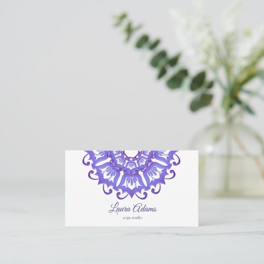 Floral violet mandala. Tekst. Visitekaartje (Staand voorkant)