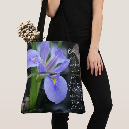 Floral (wateriris) w/ vers van Luke 1:45 Tote Bag (Dichtbij)