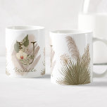 Floral Waterverf Boho Aangepaste Monogram Naam Koffiemok<br><div class="desc">Een gepersonaliseerde koffie-mok met een bohemisch "U"-monogram,  met decoratieve orchidee- en palmbladillustraties. Pas het eenvoudig aan met jouw naam of creëer een unieke gave voor je geliefden.</div>