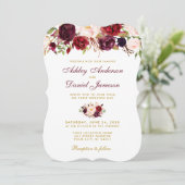 Floral Waterverf Burgundy Wedding Invitation GB Kaart (Staand voorkant)