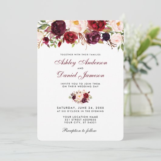 Floral Waterverf Burgundy Wedding Invitation R Kaart (Staand voorkant)