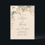 Floral Waterverf Rustic Script Wedding Invitation Kaart<br><div class="desc">Rustige waterverf bloemen op een crèmeachtergrond. De bloem accentueert het mooie fancy script en de typografie. Voeg uw namen en persoonlijke gegevens toe om u te personaliseren. Rustisch en chic.</div>