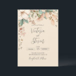 Floral Waterverf Rustic Script Wedding Invitation Kaart<br><div class="desc">Rustige waterverf bloemen op een crèmeachtergrond. De bloem accentueert het mooie fancy script en de typografie. Voeg uw namen en persoonlijke gegevens toe om u te personaliseren. Rustisch en chic.</div>
