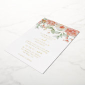 Floral Weddenschap Gold Waterverf met Blush Peach Folie Uitnodiging (Gedraaid)