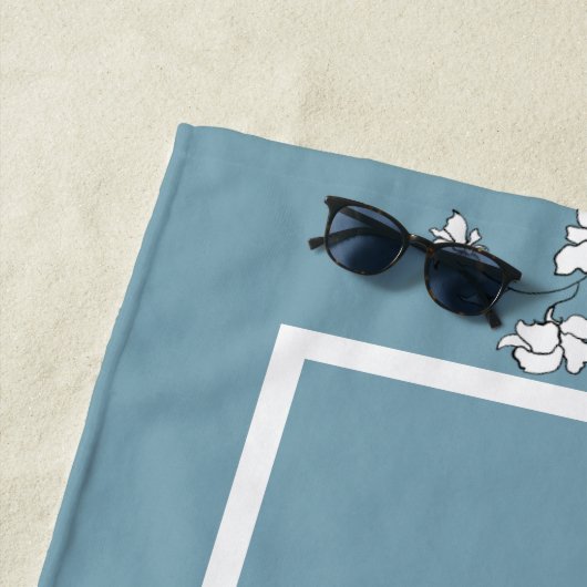 Floral Wilde bloem Botanisch Monogram Blauw Wit Strandlaken (In situ)