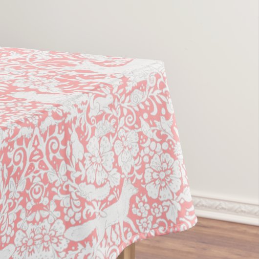 Floral Woodland Coral, White Forest Animal Pattern Tafelkleed (Voorbeeld)