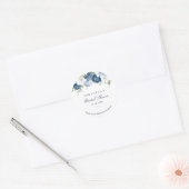 Florale stoffige blauwe waterverf script bruidsuit ronde sticker (Envelop)