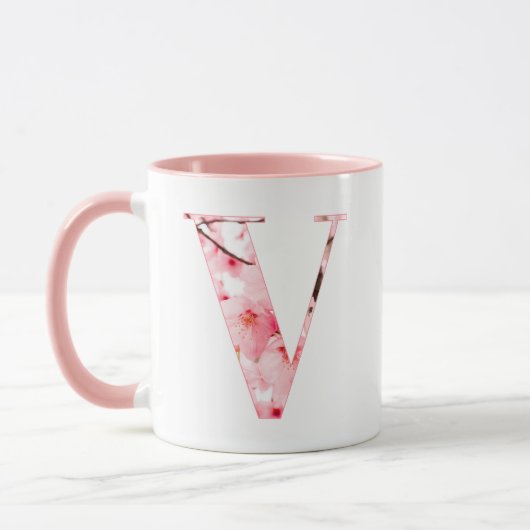 Florale V Beginletter Mok | Gepersonaliseerde Naam (Links)