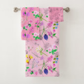 Flores del campo sobre rosa bad handdoek (Insitu)
