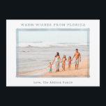 FLORIDA FOTO CHRISTMAS CARD Beach Family Afbeeldin Feestdagenkaart<br><div class="desc">Warm Wishes van FLORIDA (of je eigen staat of favoriete vakantieplaats) - leuke manier om groeten te sturen voor de feestdagen voor oceaanliefhebbers overal! Dit ondergeciteerde, eenvoudige en moderne oceaanblauw en wittewit waterverf lijst is tropisch en grillig en perfect voor een warm weer Kerstmis of vakantieherinneringen. Voeg gewoon je foto...</div>