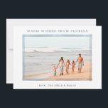 FLORIDA FOTO CHRISTMAS CARD Beach Family Afbeeldin Feestdagenkaart<br><div class="desc">Warm Wishes van FLORIDA (of je eigen staat of favoriete vakantieplaats) - leuke manier om groeten te sturen voor de feestdagen voor oceaanliefhebbers overal! Dit ondergeciteerde, eenvoudige en moderne oceaanblauw en wittewit waterverf lijst is tropisch en grillig en perfect voor een warm weer Kerstmis of vakantieherinneringen. Voeg gewoon je foto...</div>