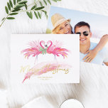 Florida Kerst Kaart Roze Flamingo<br><div class="desc">Zeg maar dat de kerstkaart van A Belle perfect is om dit seizoen naar vrienden en familie te sturen. Het bevat een bovenste boarder van mijn oorspronkelijke waterverf flamingo in roze tinten met een groen boogvormig stropdas. Het woord 'prettige kerst' en je persoonlijke groet staan in de letter gedrukt op...</div>