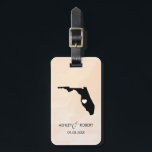 Florida Map Wedding Bagagelabel, Couple's Name Bagagelabel<br><div class="desc">Deze staatsbagagelabels maken de perfecte trouwcadeautjes labels of welkome tas labels. Stropdas het aan je cadeau in plaats van een typisch label voor papieren cadeaus, en ze kunnen het nog maanden en jaren gebruiken. Labels hebben een perzikabrikozenachtergrond. Om het hart bij de trouwplaats te plaatsen, gebruik de "pas verder"optie aan....</div>