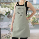Florist Flower Shop Name Employee Sage Green Schort<br><div class="desc">Florist Flower Shop Name Employee Sage Green. Een stijlvol ontwerp voor het uniform van een bloemist met bovenaan de bloemenwinkel of de firmanaam tegen een groene achtergrond. Pas de tekst eenvoudig aan en u kunt tekst- en achtergrondkleuren ook wijzigen als u dit wenst via de optie Verdere aanpassing.</div>