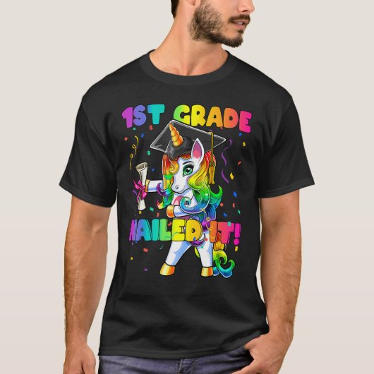 Flossing Unicorn 1st Grade Graduation Cap Diploma  T-shirt (Voorkant)