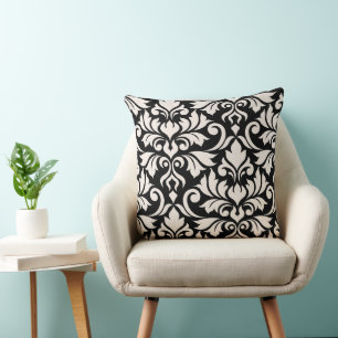 Flourish Damask Art I Cream op zwart Kussen
