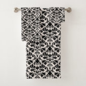 Flourish Damask Pattern Black on Cream Bad Handdoek (Insitu)
