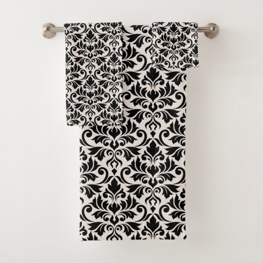 Flourish Damask Pattern Black on Cream Bad Handdoek (Insitu)