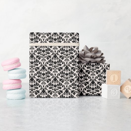Flourish Damask Pattern Black on Cream Cadeaupapier (Baby Shower)