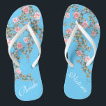 Flourting Pink Flowers Bride Wedding Blue Teenslippers<br><div class="desc">De flops is voorzien van een bloeiende roze illustratie op een felblauwe achtergrond en een klassieke trouwwoordtypografie. Dit mooie paar elegante teenslippers zou een mooi iets blauw zijn voor een lente- of zomerbruiloft. ♥ pas het met jouw tekst aan door de gebieden van de sjabloon te gebruiken. Als u de...</div>