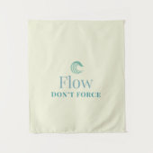 Flow Don’t Force Minimal Motivational Wall Tapestr Wandkleed (Voorkant)