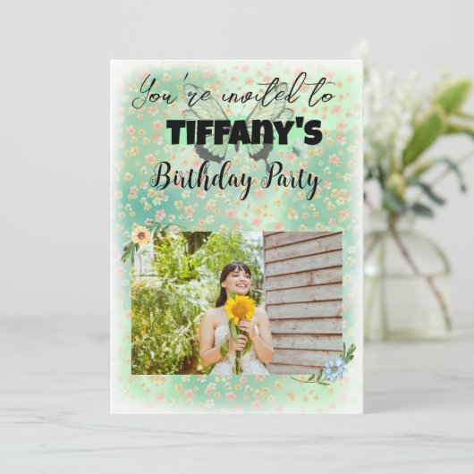 Flower & Butterfly Verjaardag Uitnodiging (Staand voorkant)