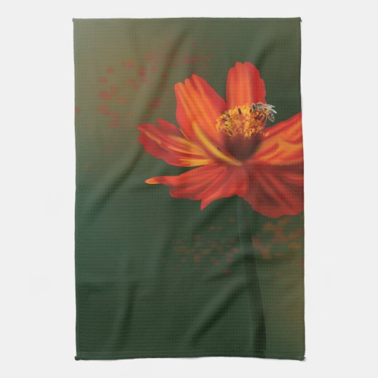 Flower with bee theedoek (Verticaal)