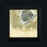 Flowerhead Abstract met gegloeide textuur Cadeaudoosje<br><div class="desc">Een geglazuurde groene celadon toon omringt dit abstracte flowerhead stuk gemaakt door Jennifer Goldberger. Je kunt de textuur bijna onder je vingers voelen. Een prachtig stuk dat er geweldig uitziet op je muur of als een afdruk op een t-shirt!</div>