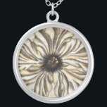 Flowerhead Fresco op Tan Background Zilver Vergulden Ketting<br><div class="desc">Een groot bloemhoofd vormt het grootste deel van deze fresco. Het stuk rust op een bruine achtergrond en heeft een zeer bijsterend gevoel. Dit zou een mooie aanvulling zijn op elk huis!</div>
