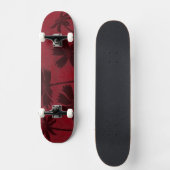 Flowerhead Silhouettes op Crimson Background Skateboard (Voorkant)