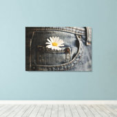 Flowers | Daisy in Jeans Pocket Canvas Afdruk (Insitu (Houten vloer))