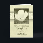 Flowers Dochter Verjaardag Kaart<br><div class="desc">en attent wenskaart voor de verjaardag van de dochter met witte bloemen en handgeletterde stijltekst.</div>
