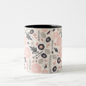 Flowers Grey Pink Black Playful Tossed Tweekleurige Koffiemok (Center)
