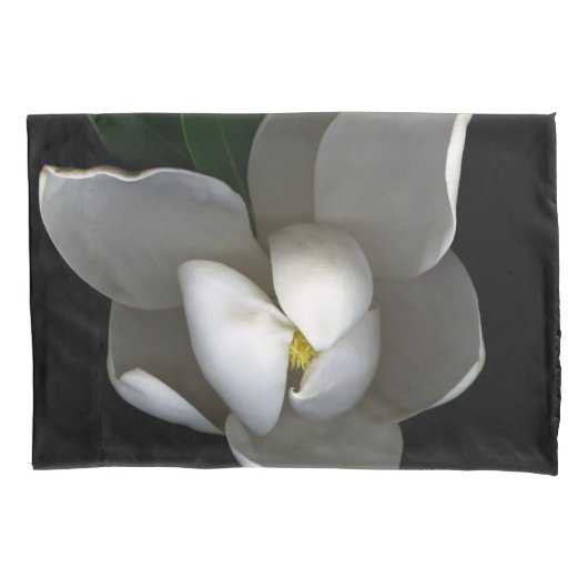 Flowers | Single White Magnolia Blossom Kussensloop (Voorkant)