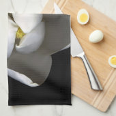 Flowers Single White Magnolia Blossom Theedoek (Quarter Fold)