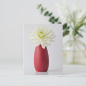 Flowers | White Dahlia in Red Vase Briefkaart (Staand voorkant)