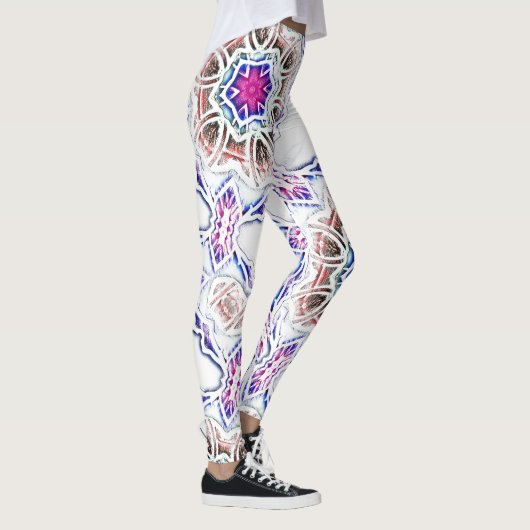 Flowery in plaster text, soft shadow on white leggings (Rechts)