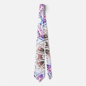 Flowery in plaster text, soft shadow on white stropdas (Voorkant)