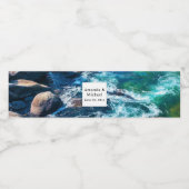 Flowing River Schilderachtig Natuur Fotobruiloft Waterfles Etiket (Enkel label)