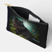 Fluffy Black Cat in Misty Bossen Naam Voorkant Etui (Open)