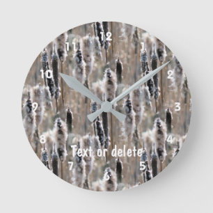 Fluffy Cattails Natuur Patroon gepersonaliseerd Ronde Klok