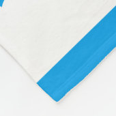 Fluffy Clouds - White on Blue 009dea Fleece Deken (Hoek)